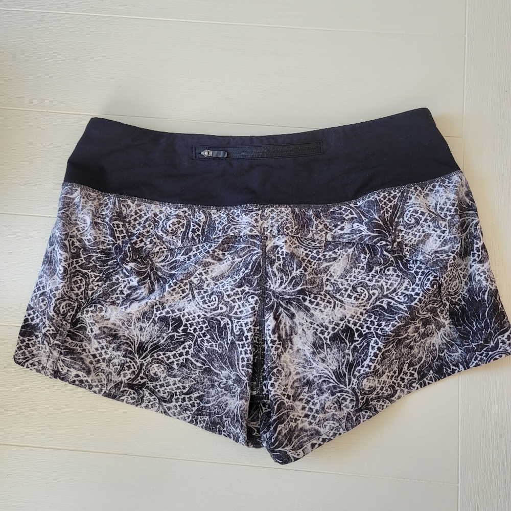Lululemon Run Times Short II in Serigraph Alpine White Black Multi / Black - Picture 10 of 13